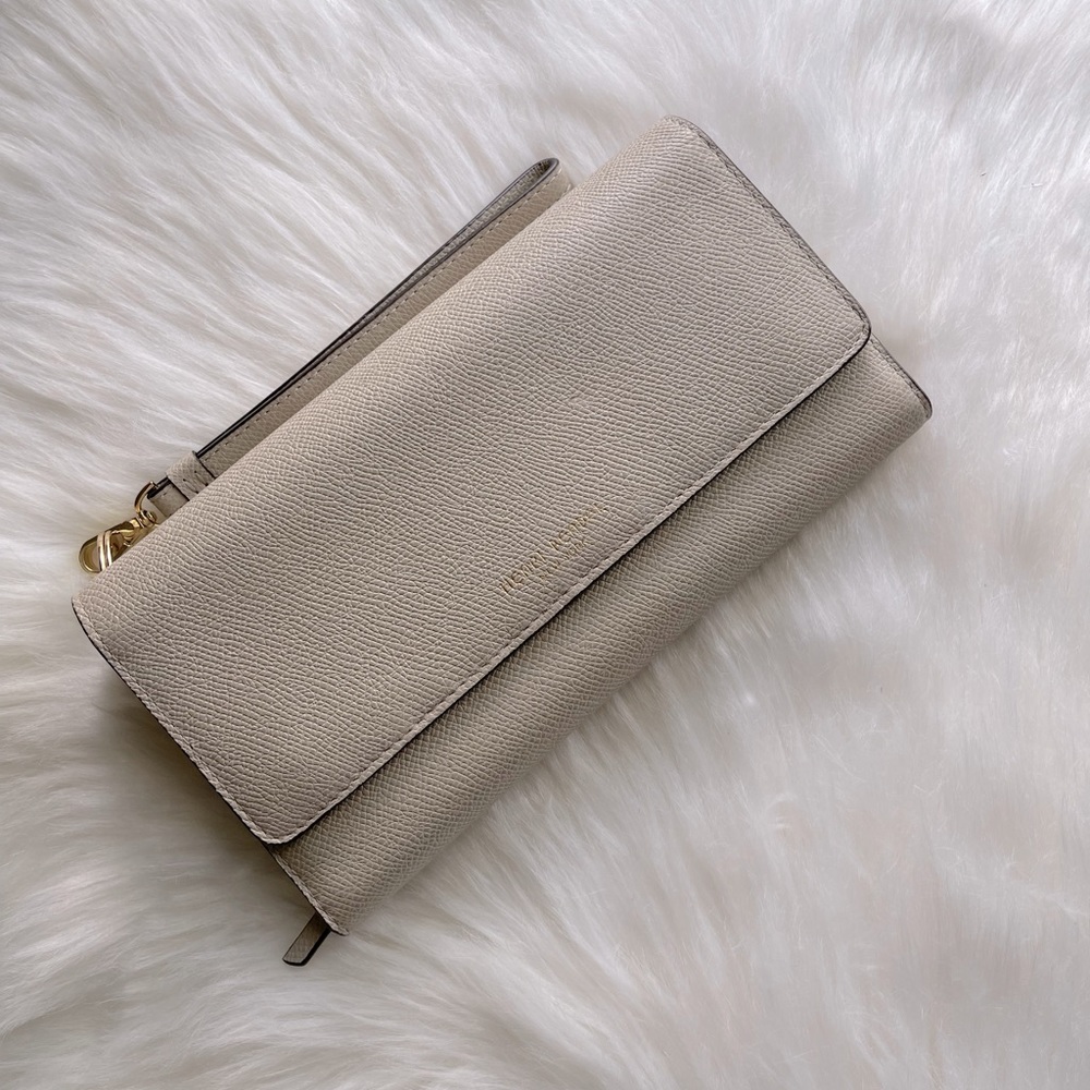 SOLD Henri Bendel Wallet